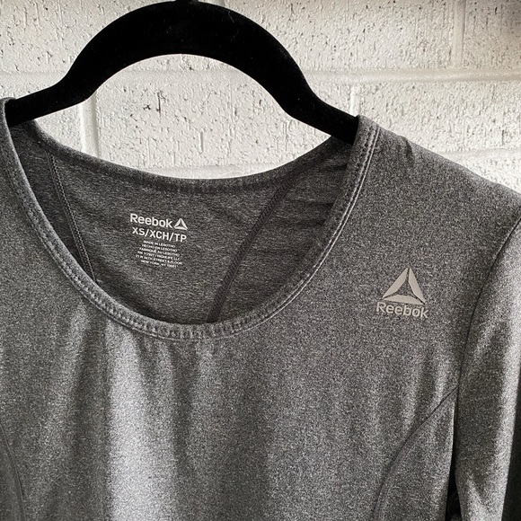 🤸 NWOT Long Sleeve Reebok Top 🤸 - Picture 1 of 4